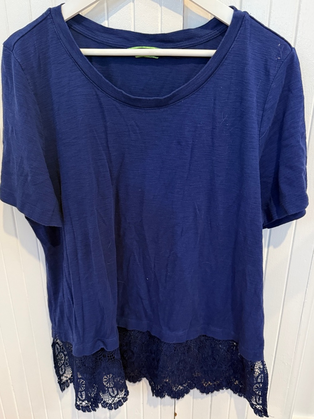 C. Wonder Navy Lace-Hem Short Sleeve Top. size XL